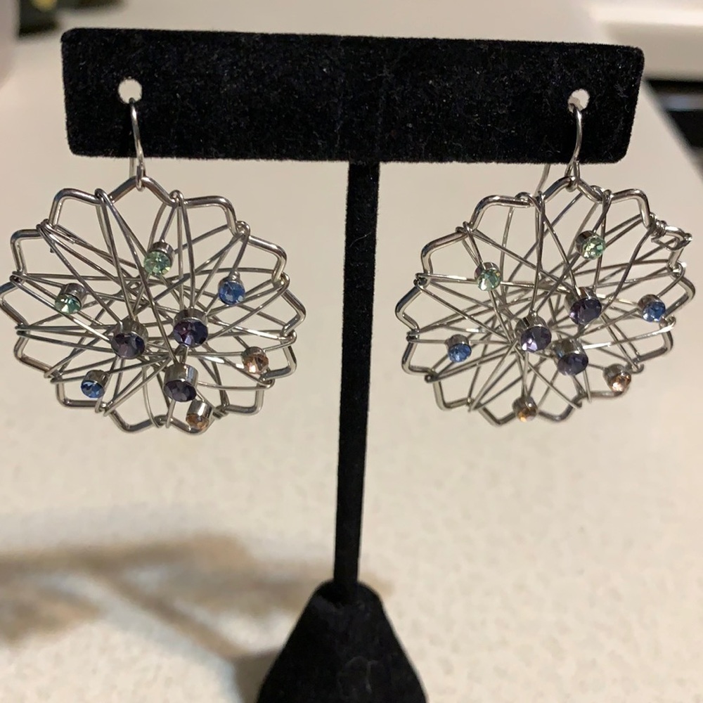 Silver tone wire rhinestone pierced earrings (102)